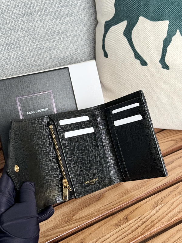 イヴサンローラン財布素材ディテール